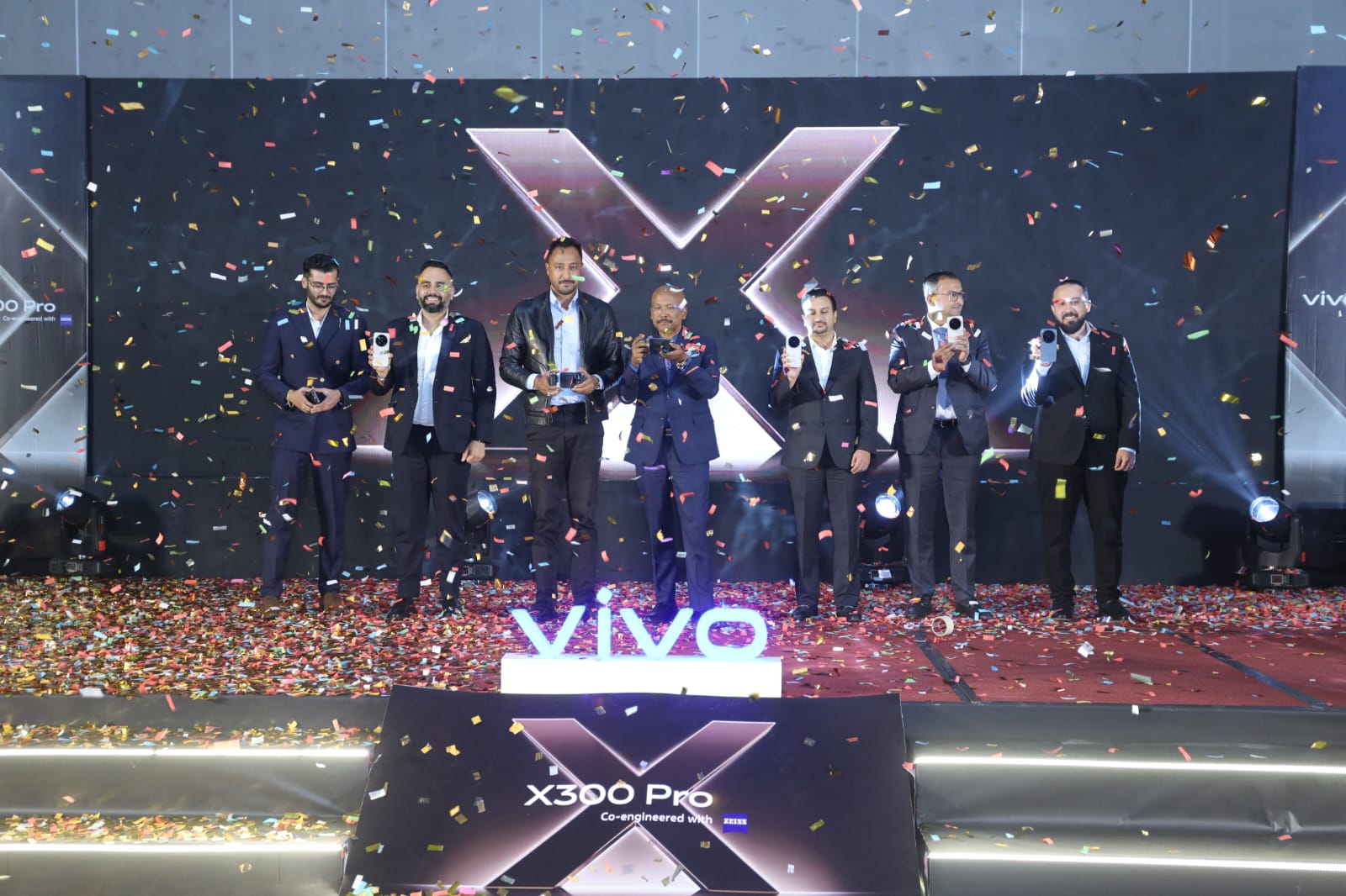 २०० मेगापिक्सेल जाइस क्यामेरासहित भिभो एक्स ३०० प्रो नेपालमा सार्वजनिक