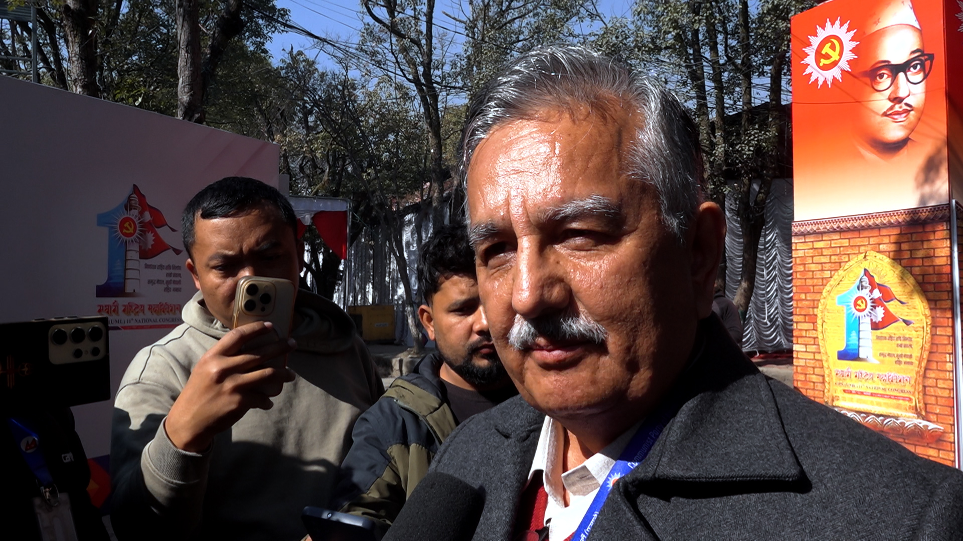 सुरेन्द्र पाण्डेले गराए उम्मेदवारी दर्ता, प्रस्तावकमा ईश्वर पोखरेल