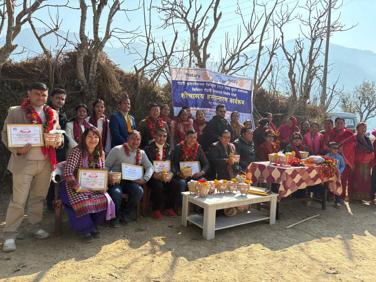 रोटरी तथा इनरह्विलद्वारा पैयूँमा ३० शौचालय हस्तान्तण