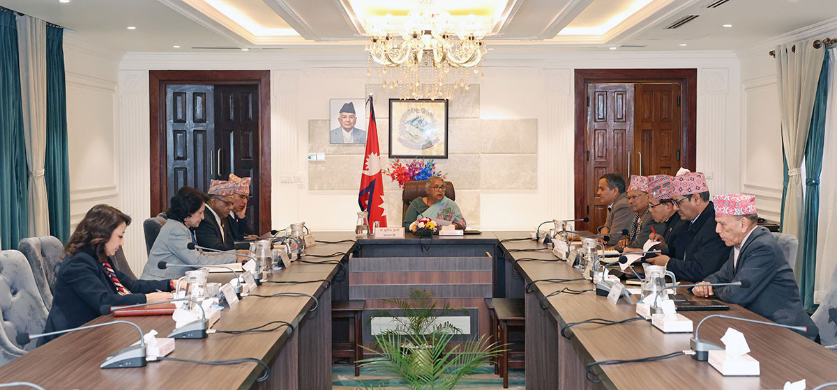 मन्त्रिपरिषद् बैठक जारी