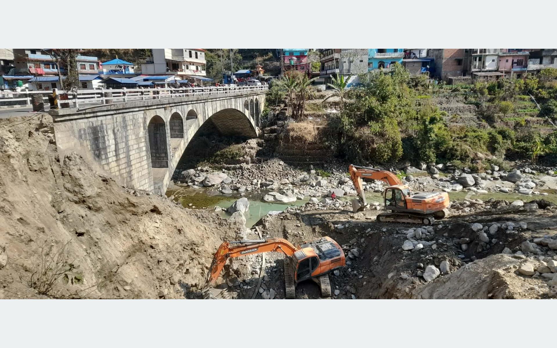 मध्यपहाडी लोकमार्गः ‘आर्क ब्रिज’ निर्माण सुरु