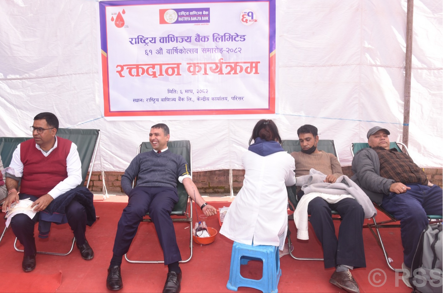 वाणिज्य बैंकको वार्षिकोत्सवका अवसरमा ४१३ जनाले गरे रक्तदान