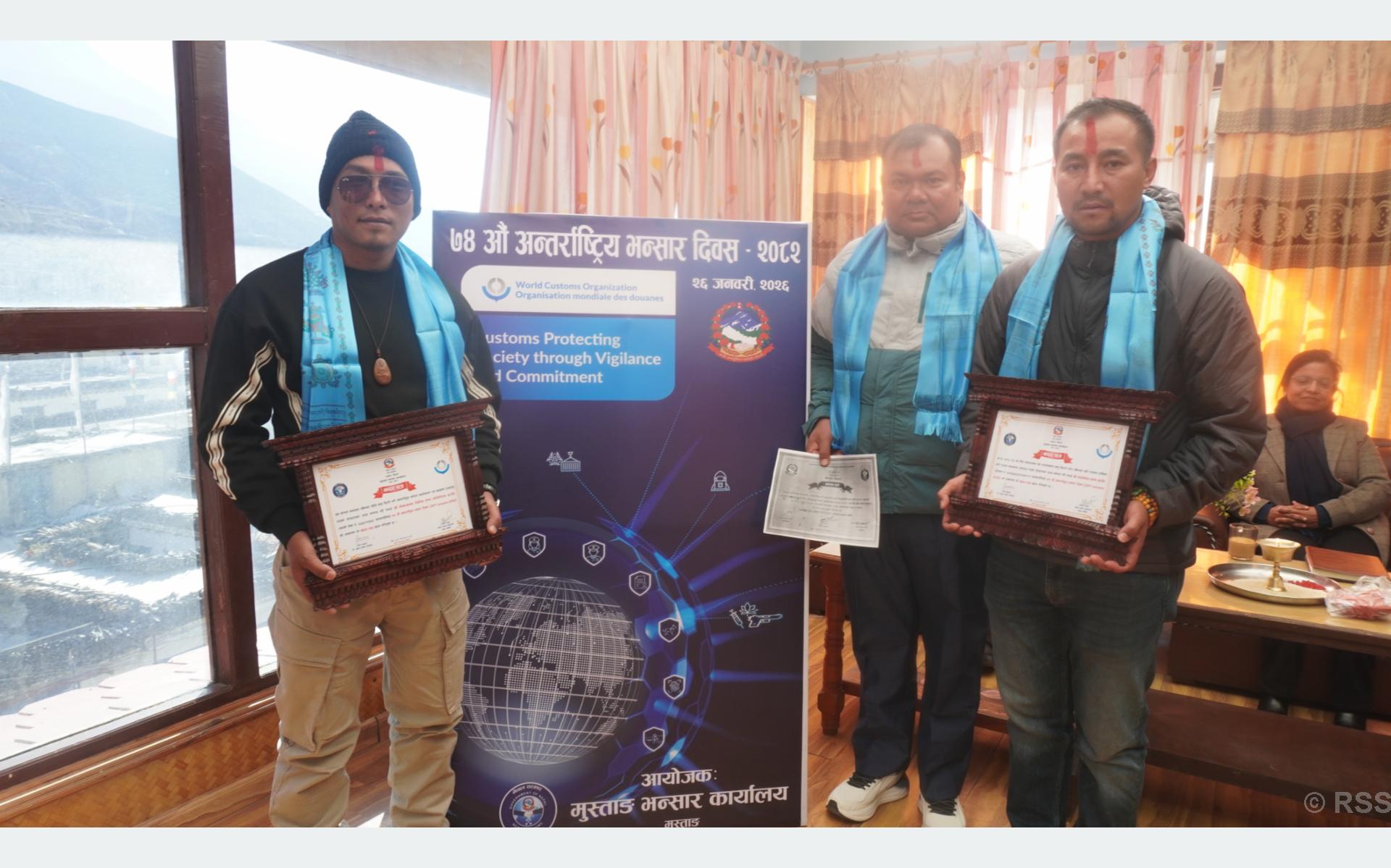 अन्तरराष्ट्रिय भन्सार दिवसका अवसरमा व्यवसायी र कर्मचारी सम्मानित