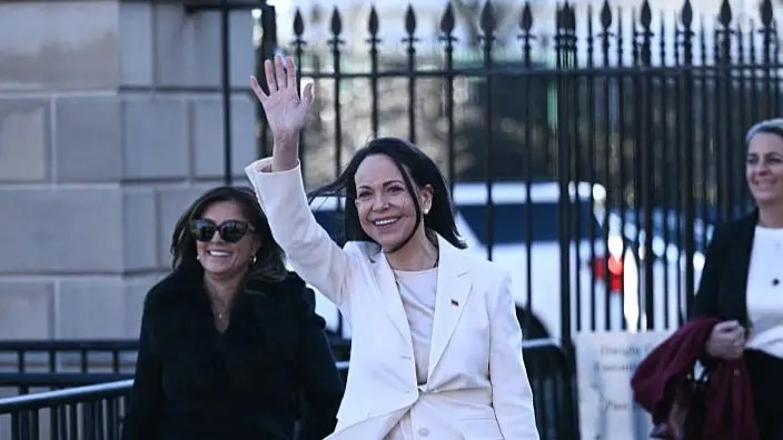 भेनेजुएलाकी मारिया कोरिना मचाडोले आफ्नो नोबेल शान्ति पुरस्कार ट्रम्पलाई दिइन्