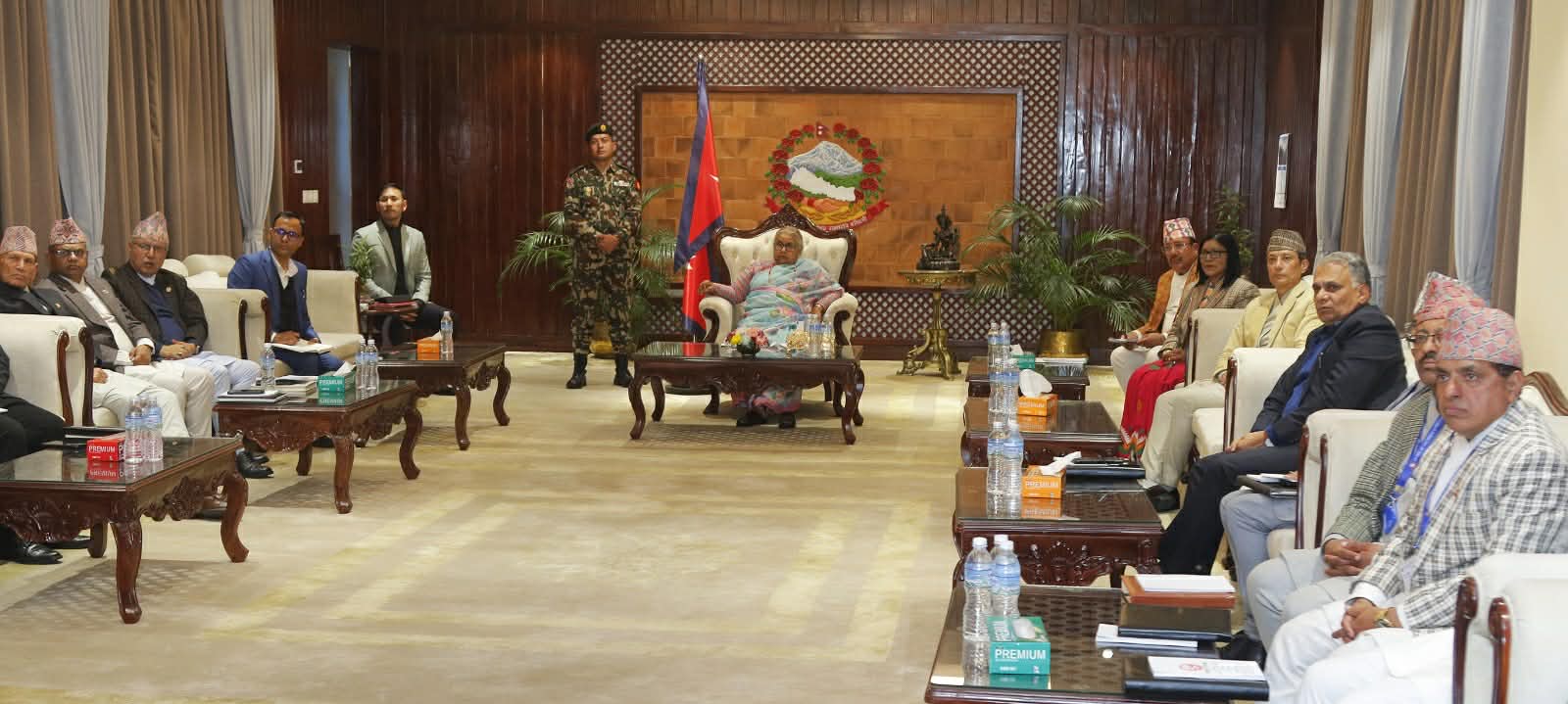 प्रधानमन्त्री र मन्त्रीसहित आयोगका पदाधिकारीबीच छलफल