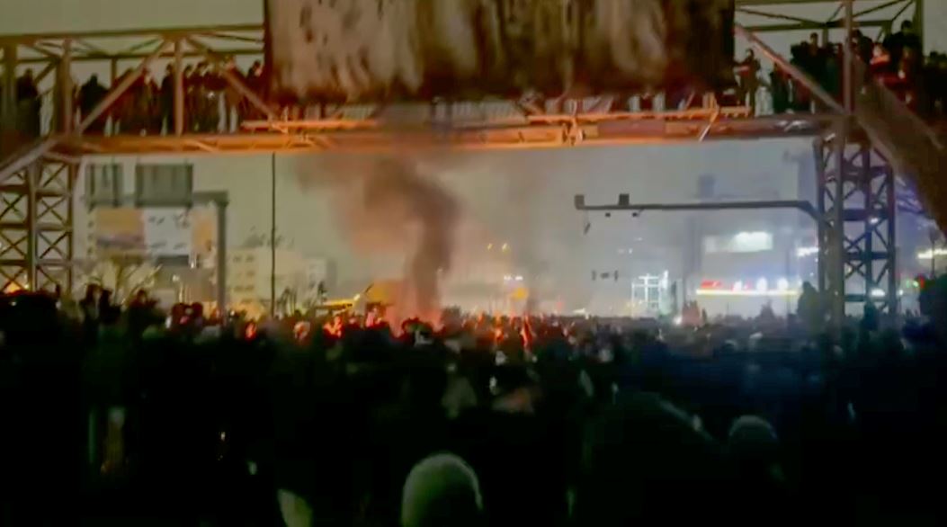 इरान तनाव चर्किँदै, मृतक संख्या ५४४