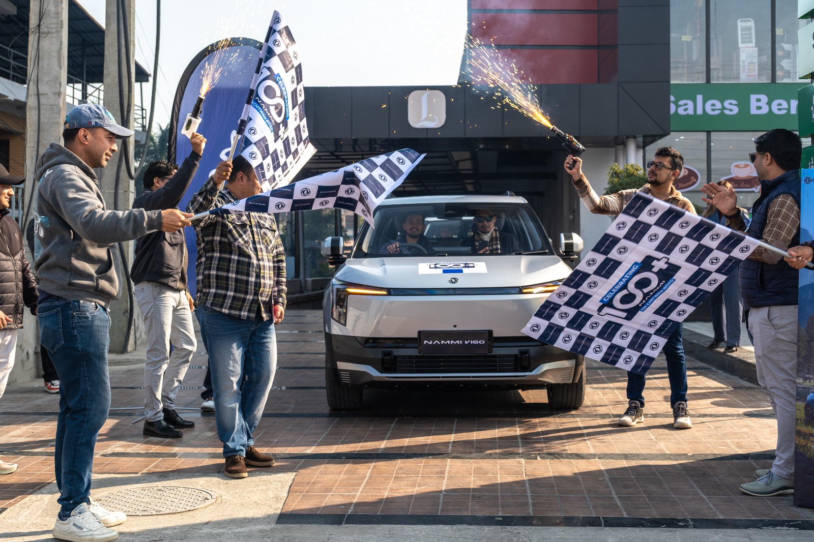 चितवनका सडकमा १००ं नामीको उत्सव स् डोङफेङ नेपालद्वारा विशेष “नामी सेलिब्रेशन ड्राइभ” सम्पन्न