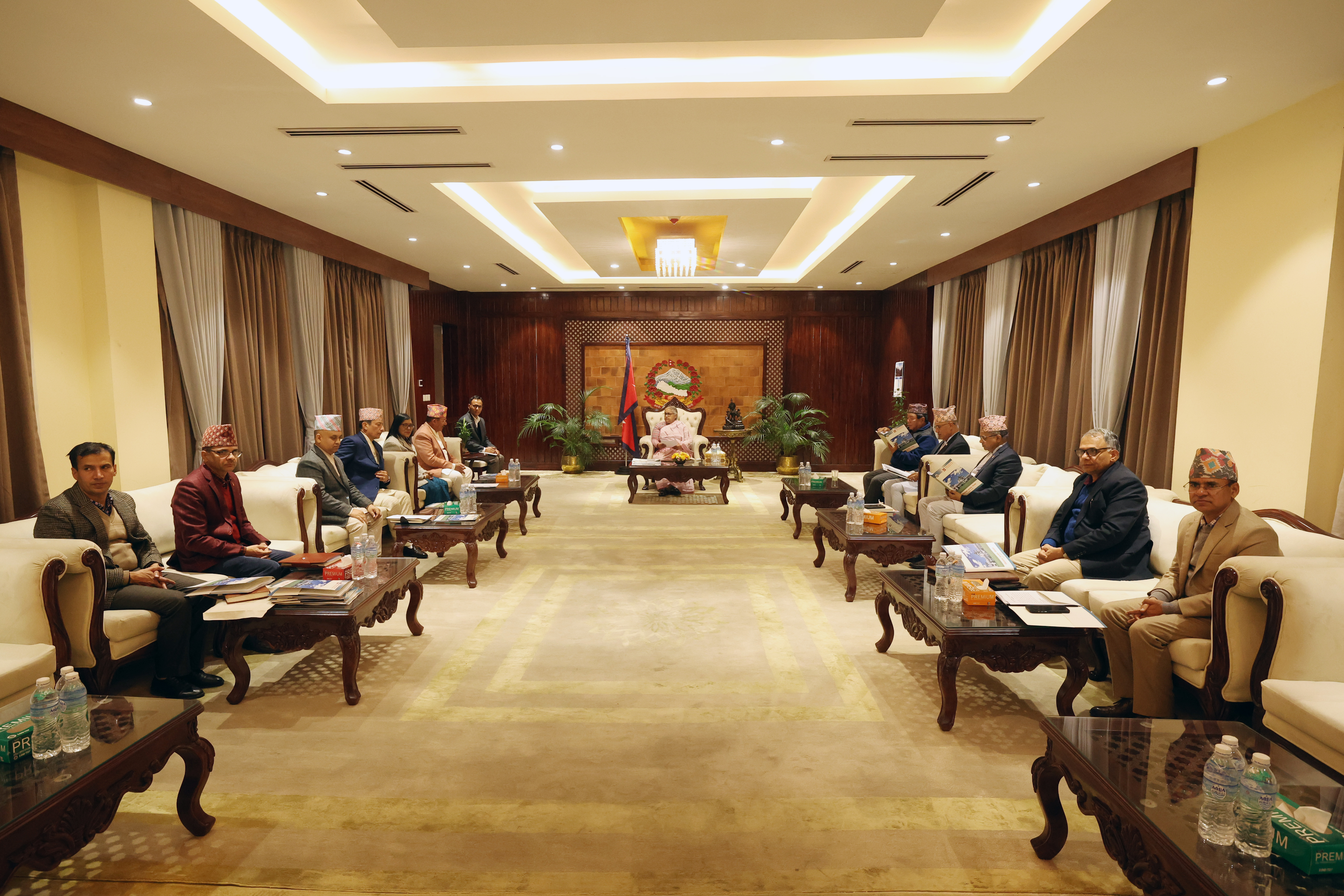 प्रधानमन्त्री कार्कीले निर्वाचन आयोगसँग लिइन् आगामी निर्वाचनबारे जानकारी