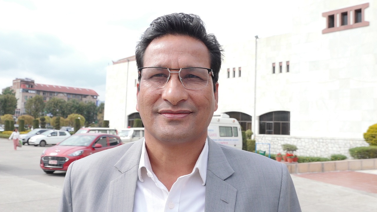 पैसा बाँडेको आरोपमा निर्वाचन आयोगले शक्ति बस्नेतलाई स्पष्टीकरण सोध्यो