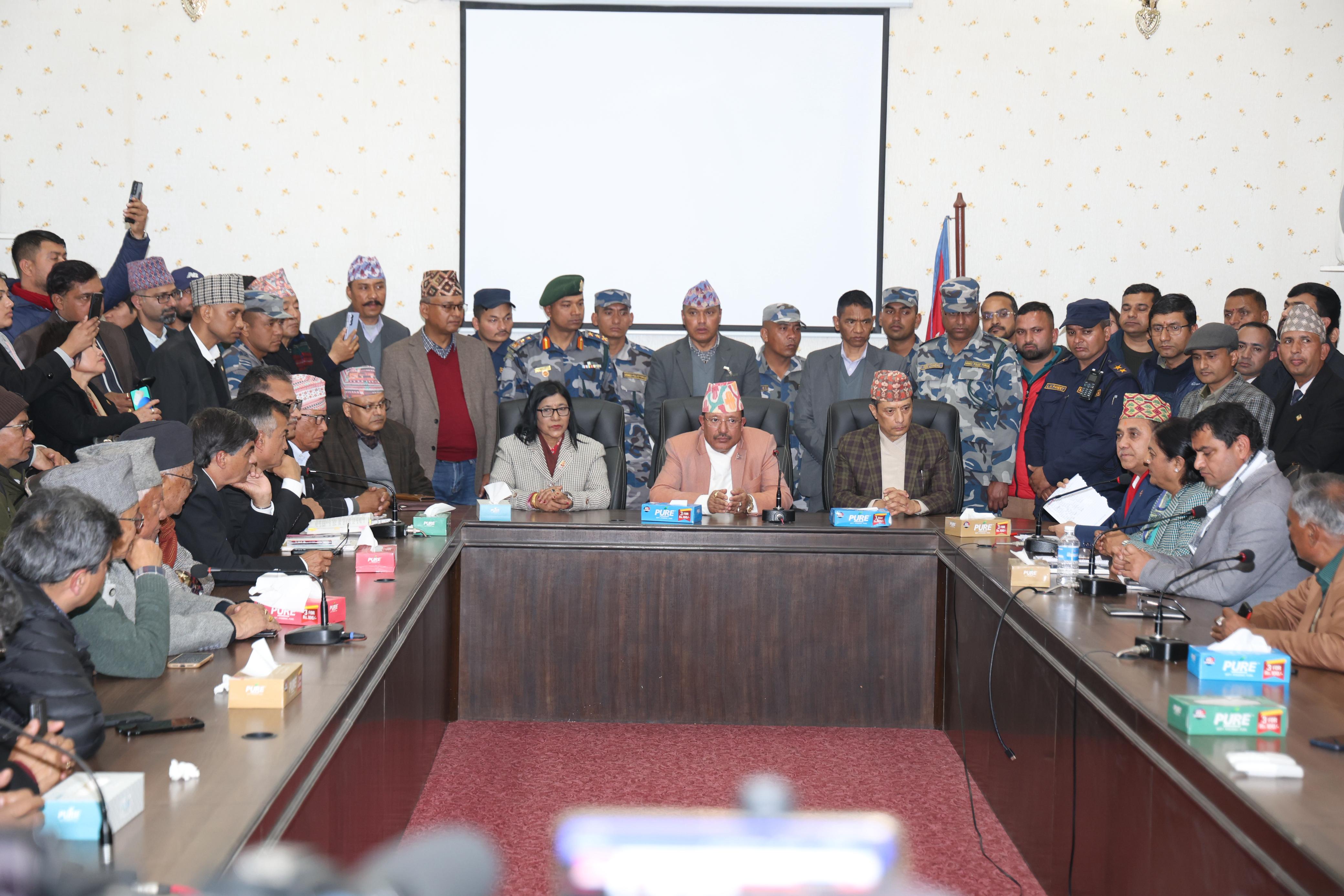 पूर्णबहादुर खड्काको धम्कीले आयोग प्रभावित हुनु हुँदैन : विश्वप्रकाश शर्मा