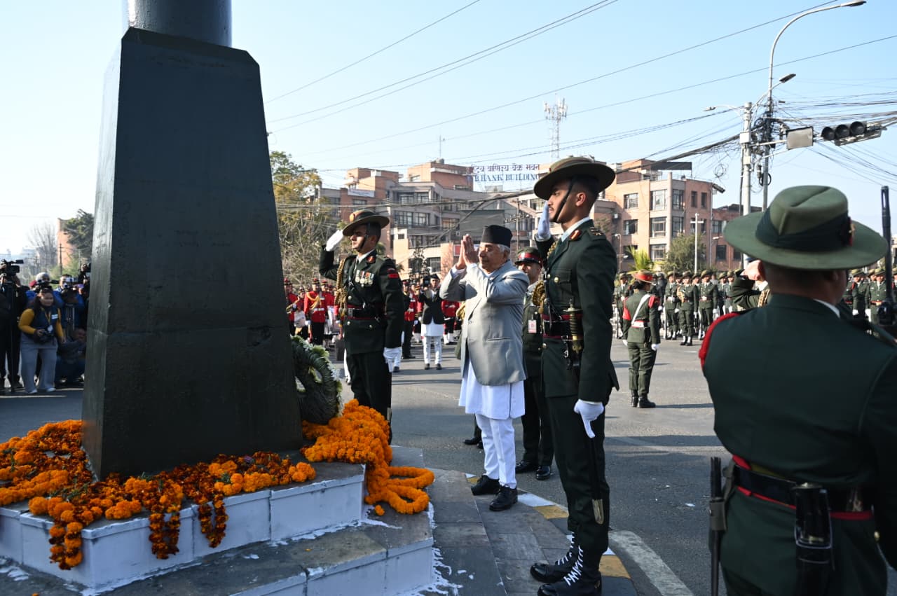 पृथ्वीनारायण शाहको सालिकमा माल्यार्पण (फोटोफिचर)