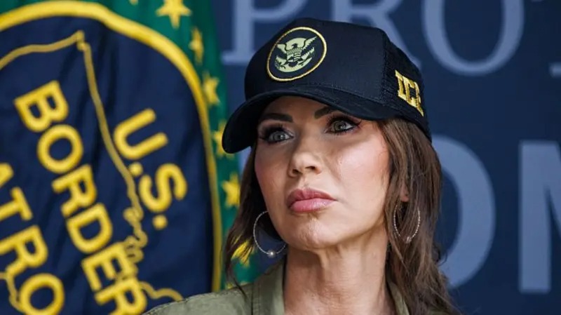 अमेरिकामा सरकारी अधिकारीले सर्वसाधारण महिलालाई गोली हानेर मारेपछि स्थिति तनावग्रस्त