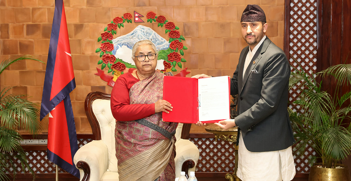 सञ्चारमन्त्री खरेलले दिए पदबाट राजीनामा