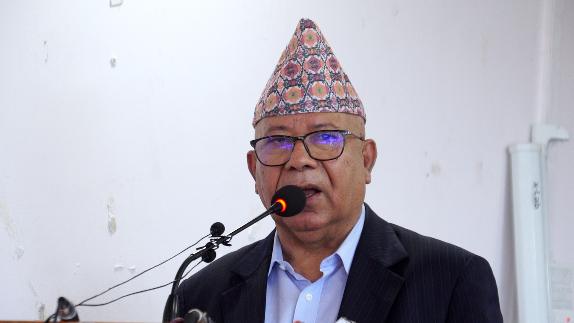 जनताको विश्वास जित्न सबैलाई उचित तरिकाले सम्बोधन गर्नुपर्छ : माधव नेपाल