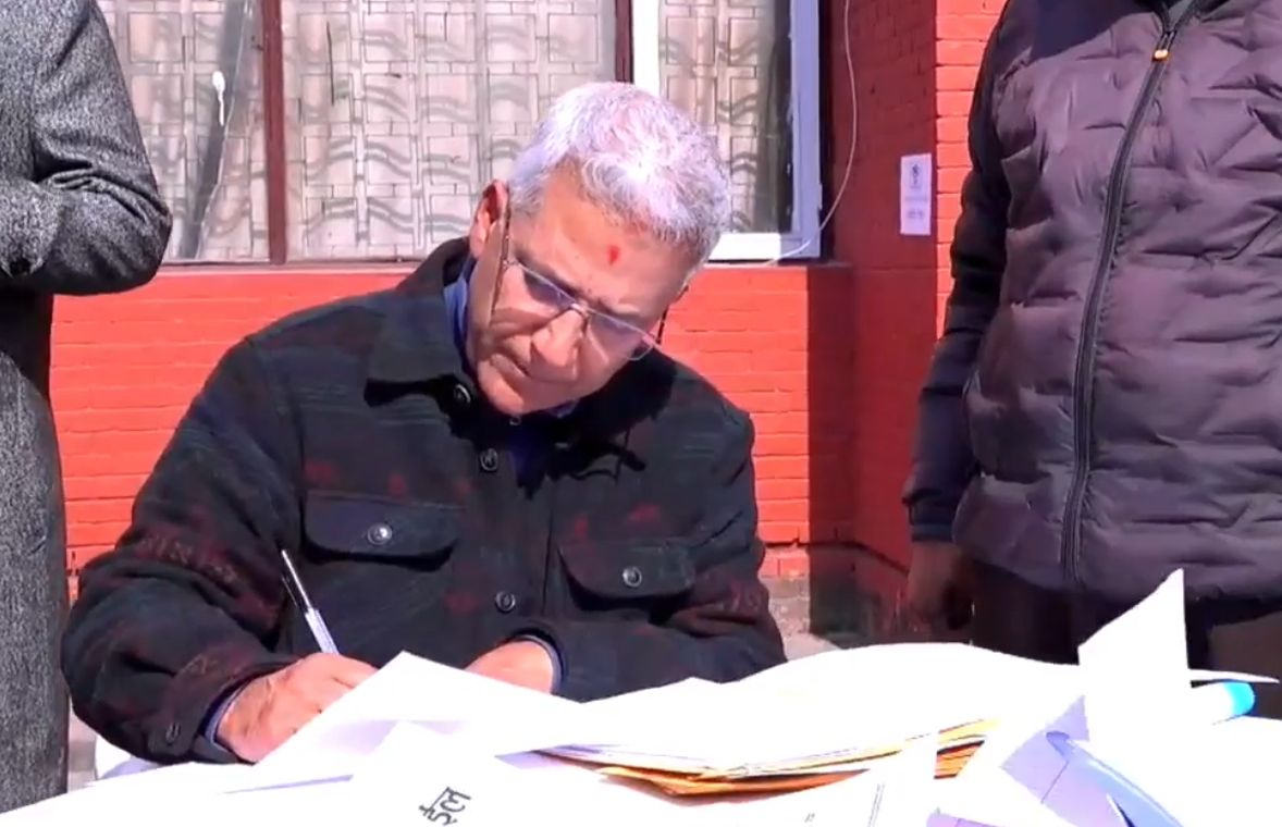 काठमाडौं १ बाट रवीन्द्र मिश्रले दर्ता गराए उम्मेदवारी