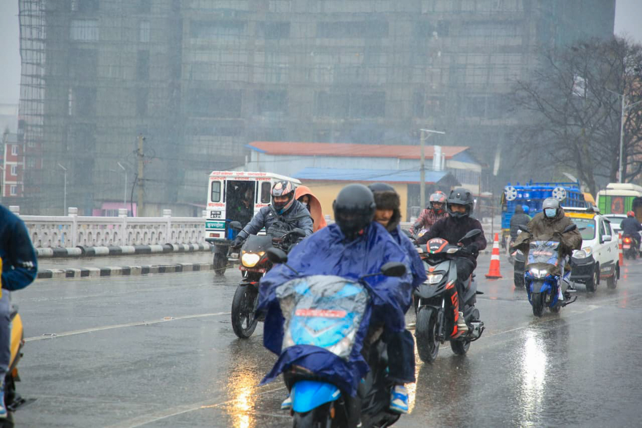 काठमाडौंमा पहिलो हिउँदे वर्षा (तस्बिरहरू)