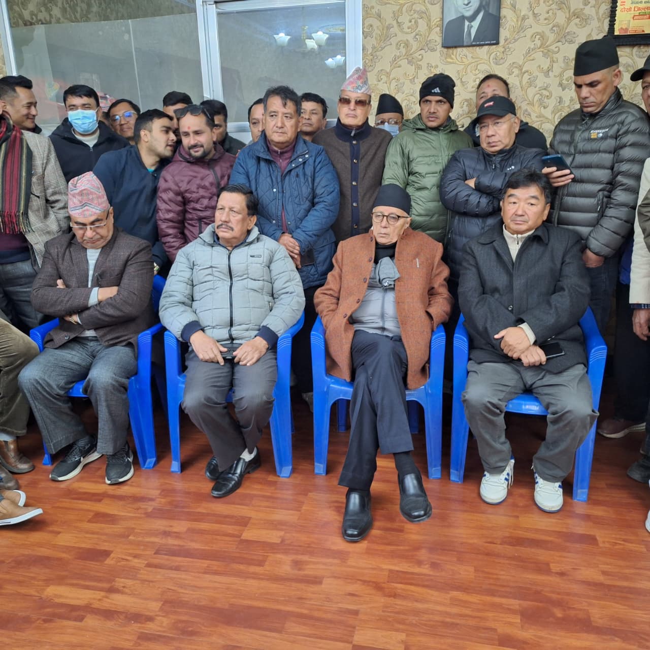 विशेष महाधिवेशनकाे विपक्षमा डा.शेखर कोइराला