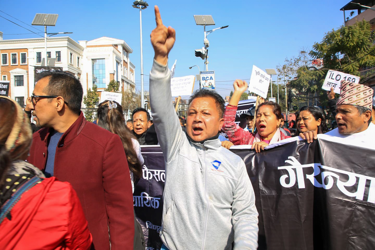 खोलानदीको मापदण्ड खारेजीको माग गर्दै माइतीघरमा प्रदर्शन