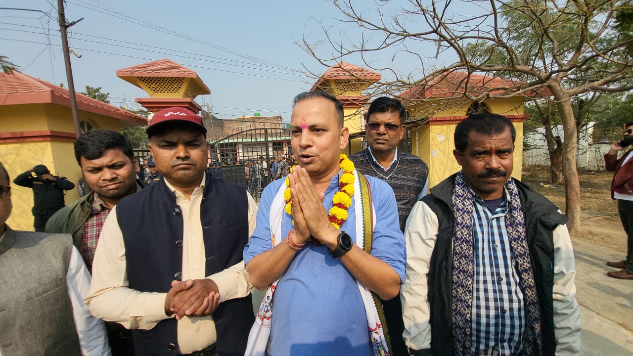 धनुषा ३ मा विमलेन्द्र र मनिषसहितले गराए उम्मेदवारी दर्ता