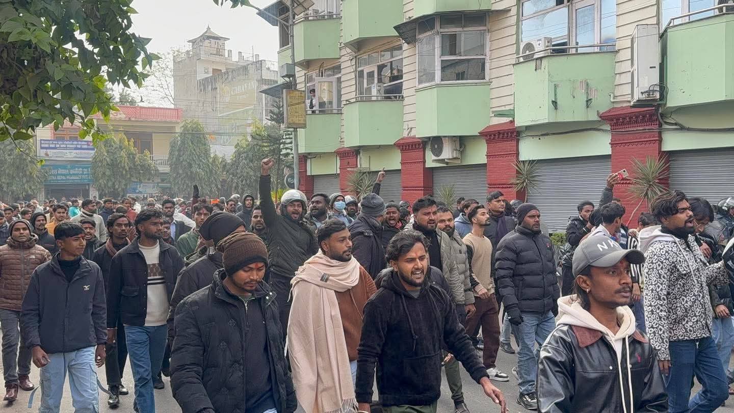 निषेधाज्ञाकैबीच वीरगञ्जमा झडप र प्रदर्शन : पत्रकारमाथि आक्रमण, तीन जना पक्राउ