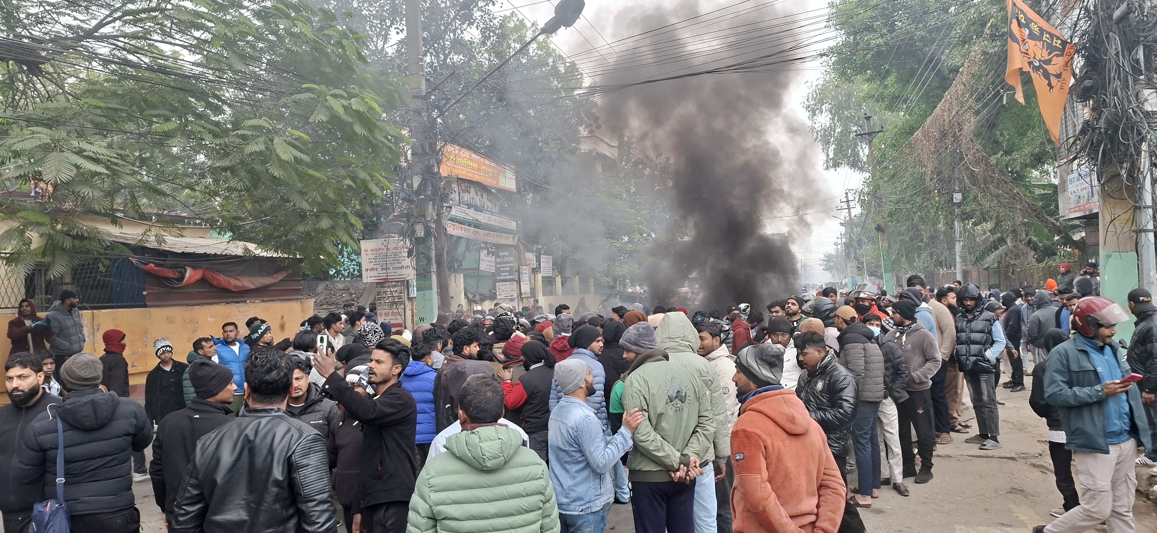 धनुषा घटनाको विरोधमा वीरगञ्जमा तनाव, प्रहरीद्वारा अश्रु ग्यास प्रहार