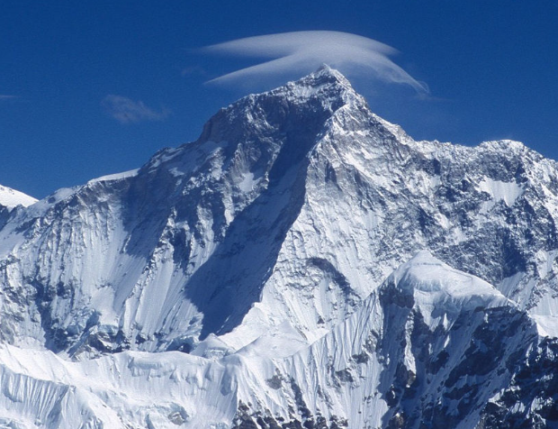 मकालु आरोहणका क्रममा शेर्पा आरोहीको मृत्यु, इरानी पर्वतारोही बेपत्ता