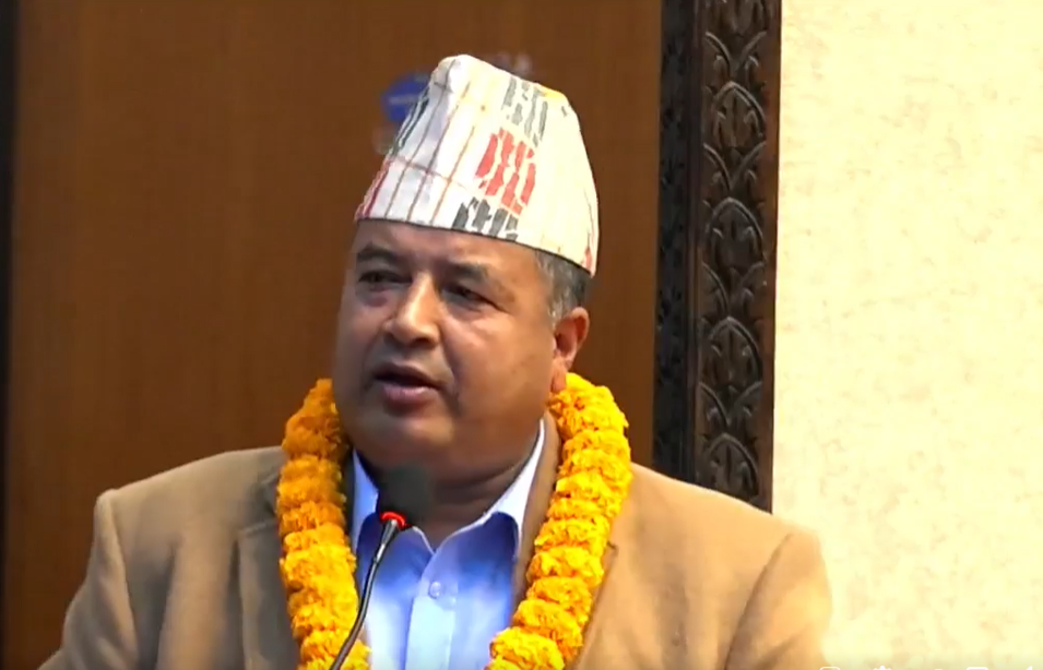 बालेनप्रति महेश बस्नेतको टिप्प्णी- विदेशीले स्वार्थ पूरा भएपछि नेता होइन,जोक्कर भनेर बोलाउने छन्