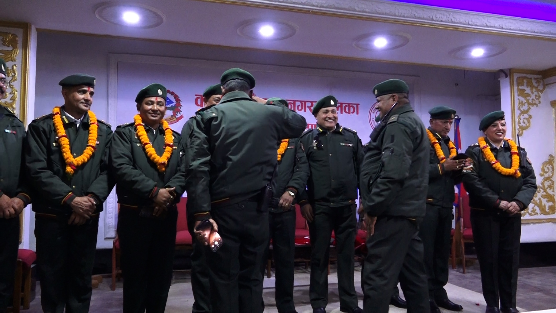 बढुवा भएका महानगरका सात प्रहरी नायव उपरीक्षकलाई दर्ज्यानी चिन्ह