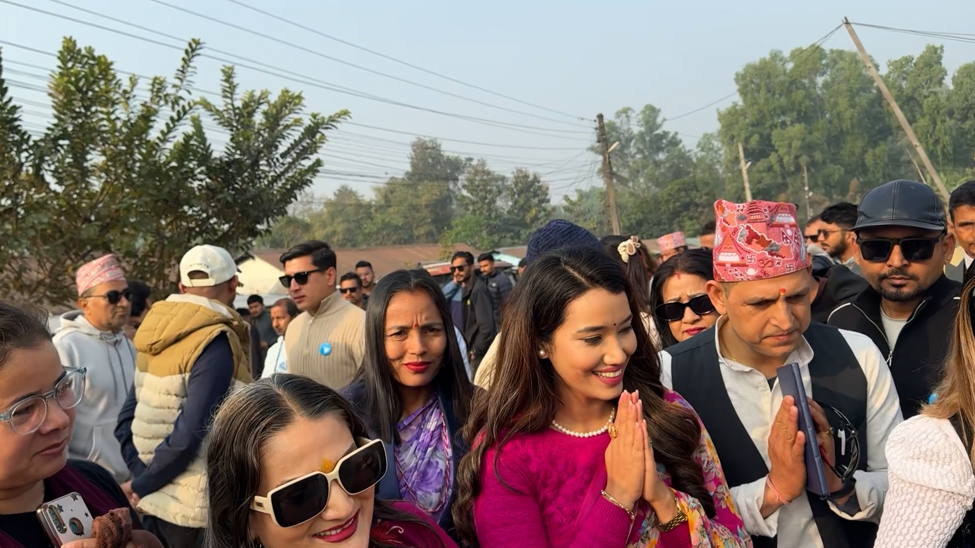 मेयर लड्दा भोट नमागेकी बालेनपत्नी सविना झापामा घरदैलोमा (तस्बिर)