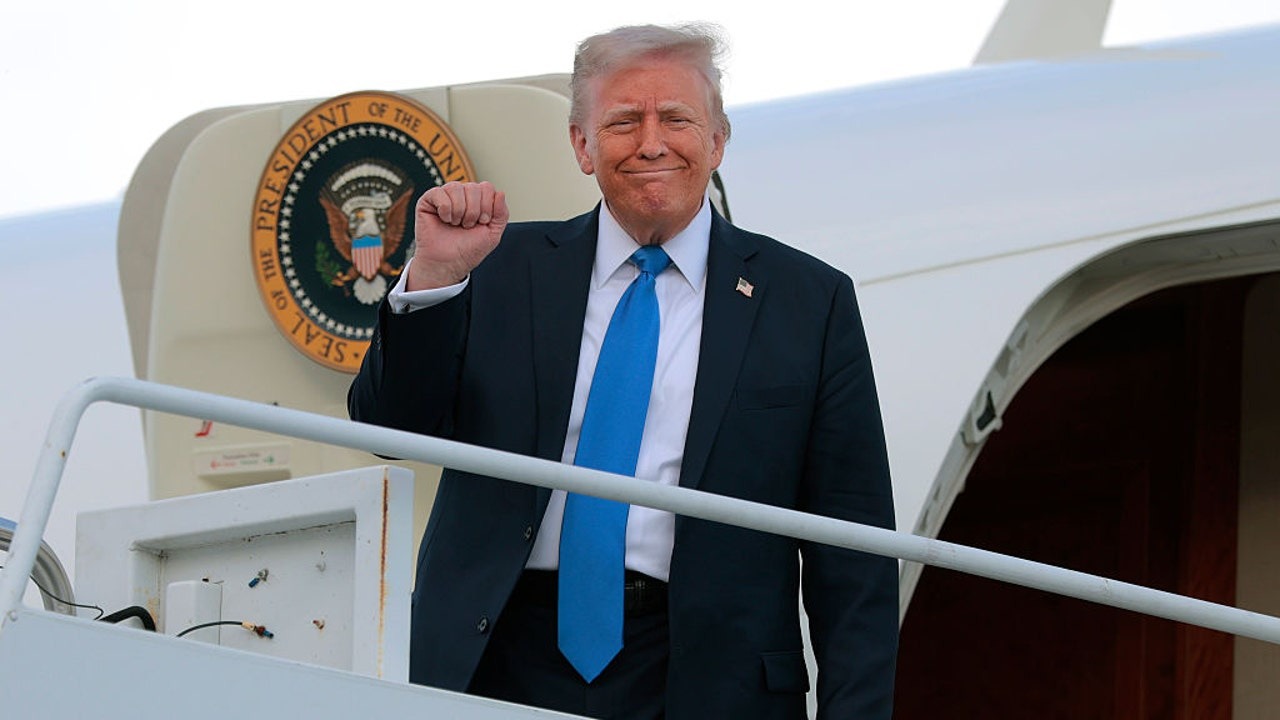 डोनाल्ड ट्रम्प चढेको विमान एयरफोर्स वानमा उडेको केही समयमै गडबडी