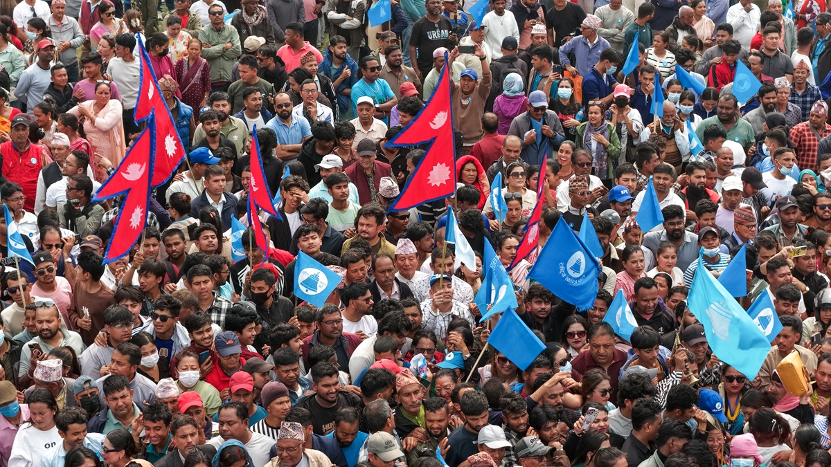 इटहरीमा रास्वपाको परिवर्तन उद्घोष सभा (तस्बिरहरू)