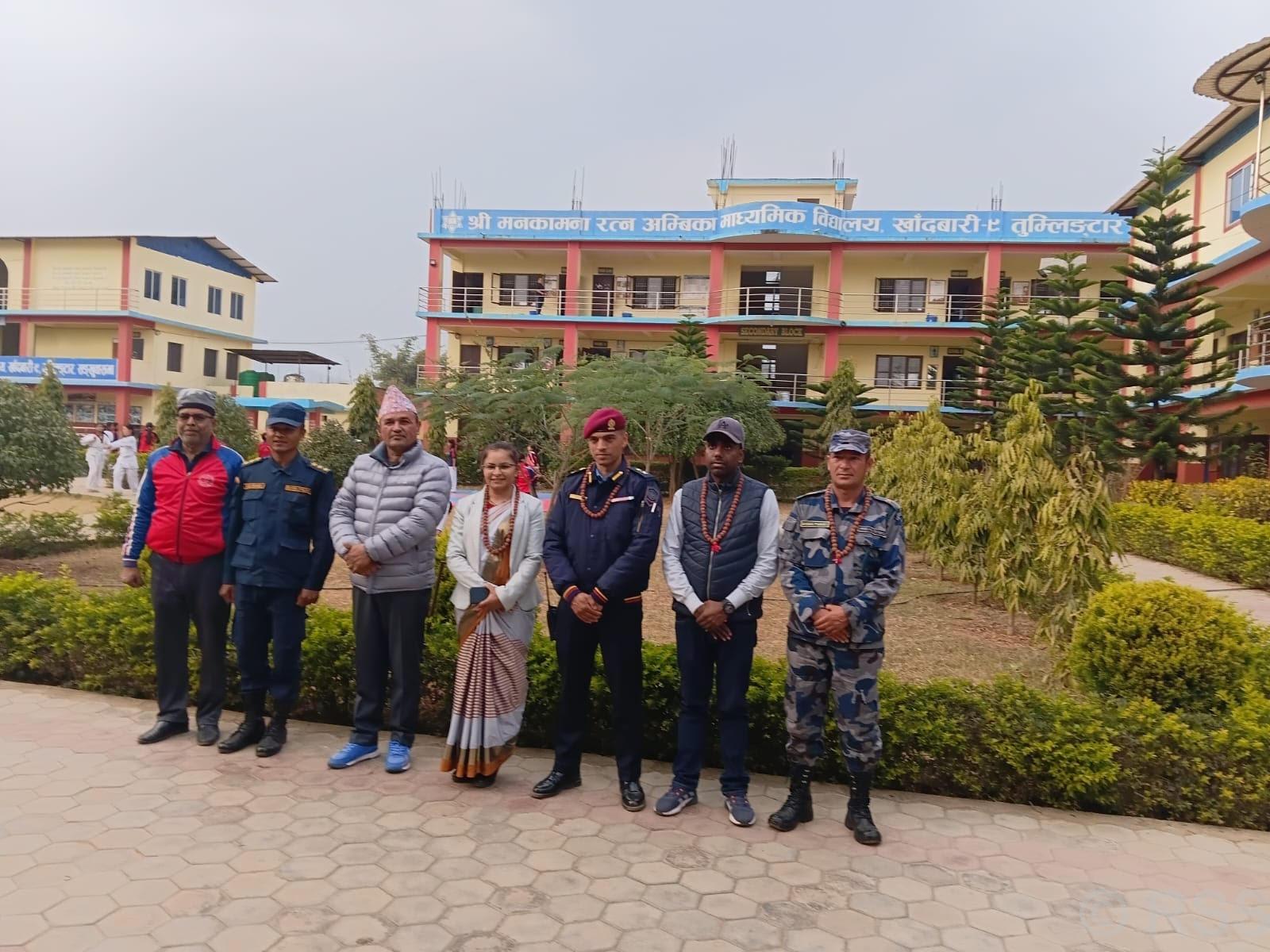 प्रजिअ थपलियाद्वारा सङ्खुवासभाका मतदानस्थल र मतदान केन्द्रको अनुगमन