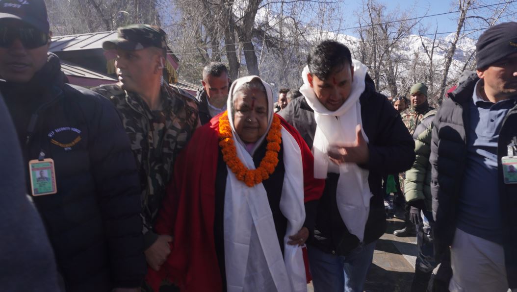 प्रधानमन्त्री कार्कीद्वारा मुक्तिनाथको दर्शन, निर्वाचन सफल पार्न निर्देशन