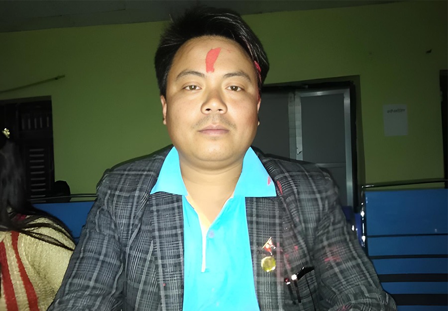 पार्टीका जिल्ला अध्यक्ष नै अर्को पार्टी प्रवेश