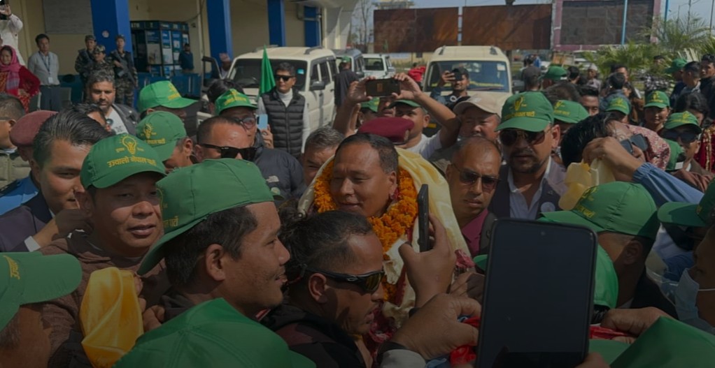 आमसभालाई सम्बोधन गर्न उज्यालो नेपाल पार्टीका अध्यक्ष घिसिङ धनगढीमा