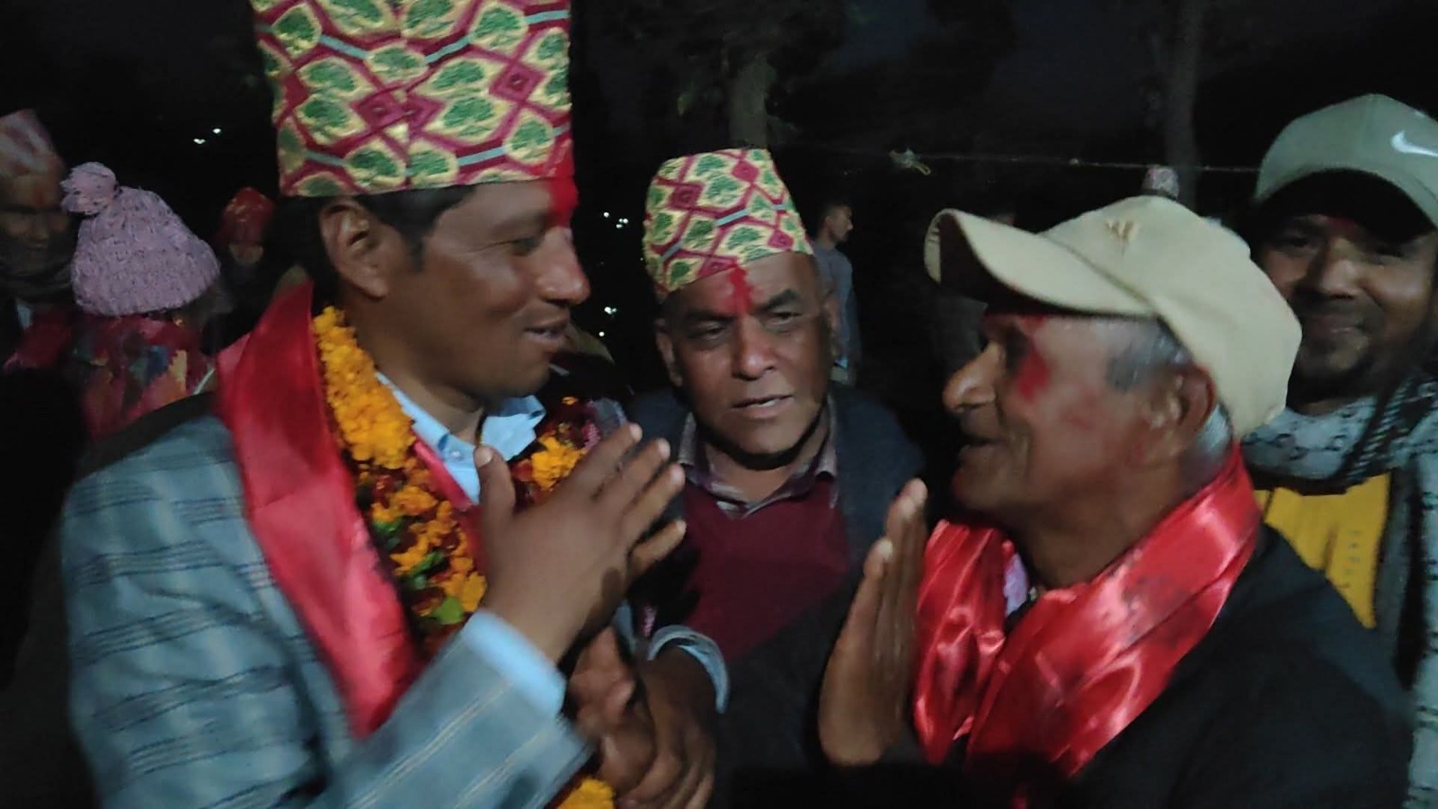 रुकुमका राप्रपा नेता खत्री कांग्रेसमा प्रवेश