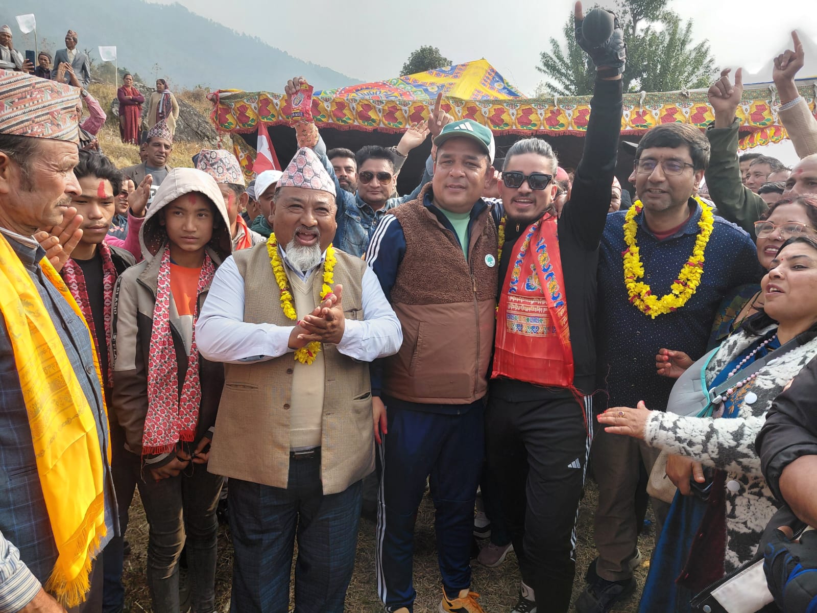 दोलखाको तामाकोशीमा एमाले र नेकपा त्यागेर थुप्रै कार्यकर्ता कांग्रेस