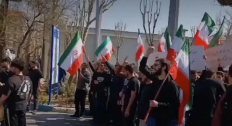 इरानमा सरकार विरोधी विशाल प्रदर्शन, ठूलो संख्यामा विद्यार्थीहरू सडकमा उत्रिए