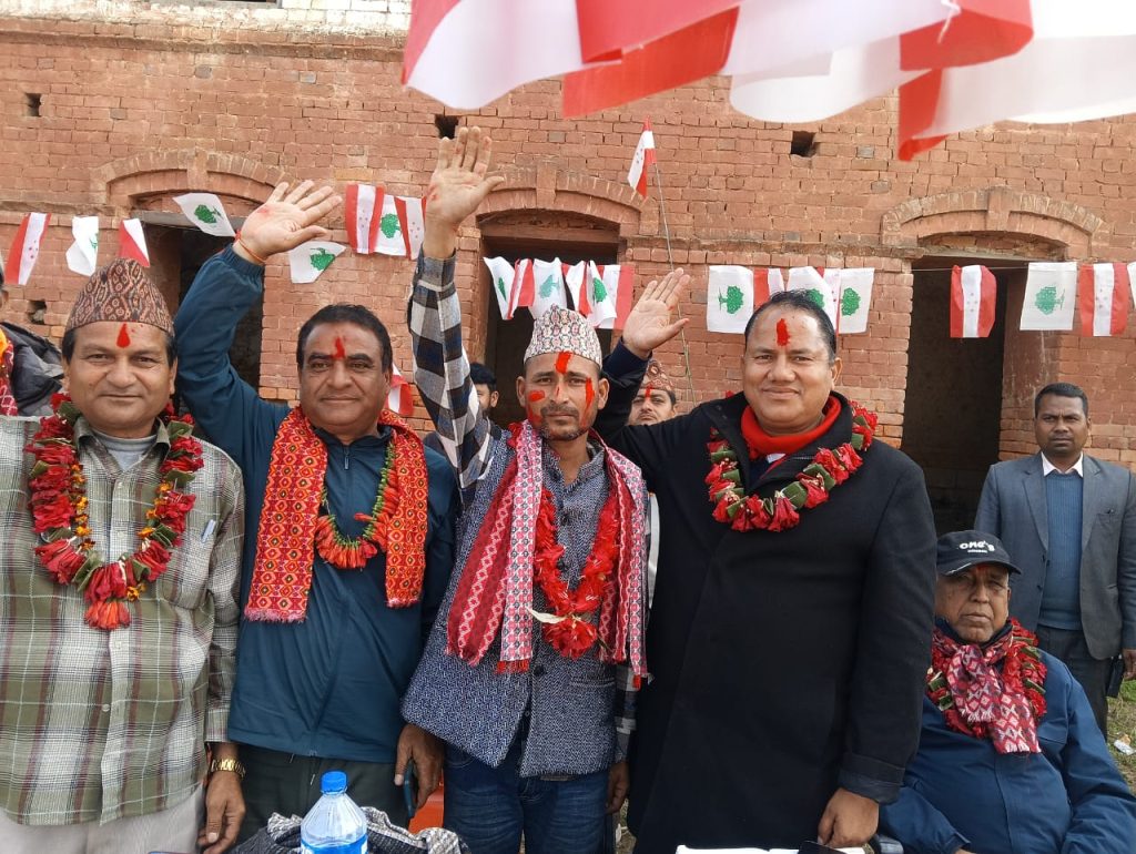 कैलाली-४ मा एमाले नेता कांग्रेसमा प्रवेश