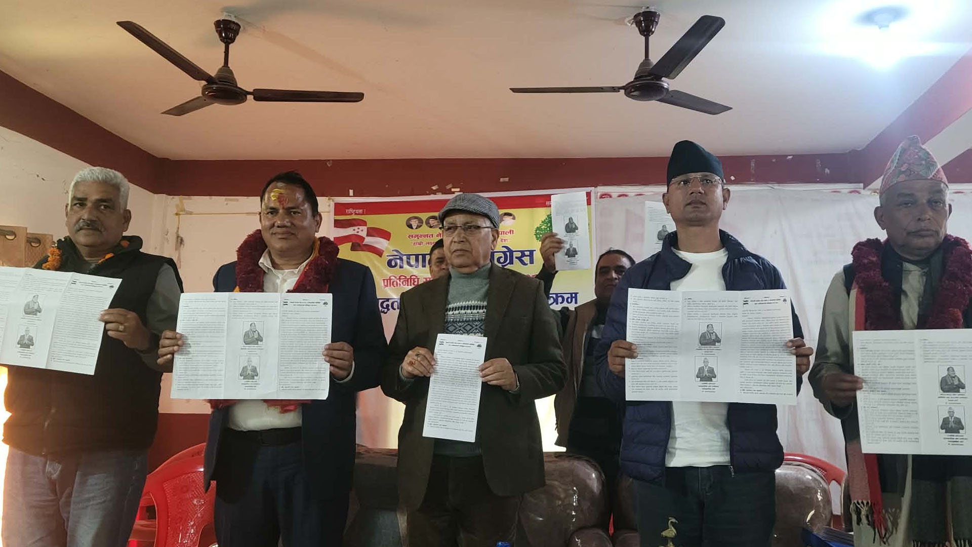 कैलाली ४ को दिगो विकाससहित आनन्द बिष्टले ल्याए चुनावी प्रतिबद्धता पत्र, युवा र किसान प्राथमिकतामा