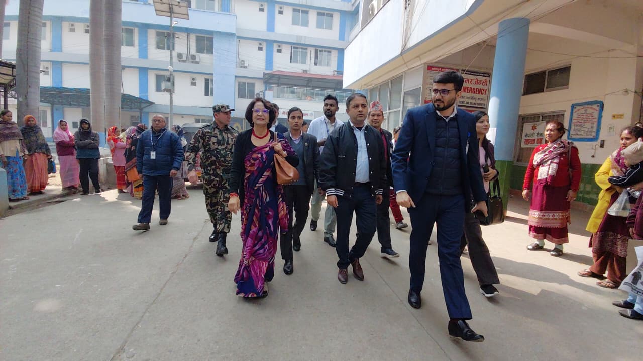 स्वास्थ्यमन्त्री गौतमद्वारा भेरी अस्पतालको अनुगमन