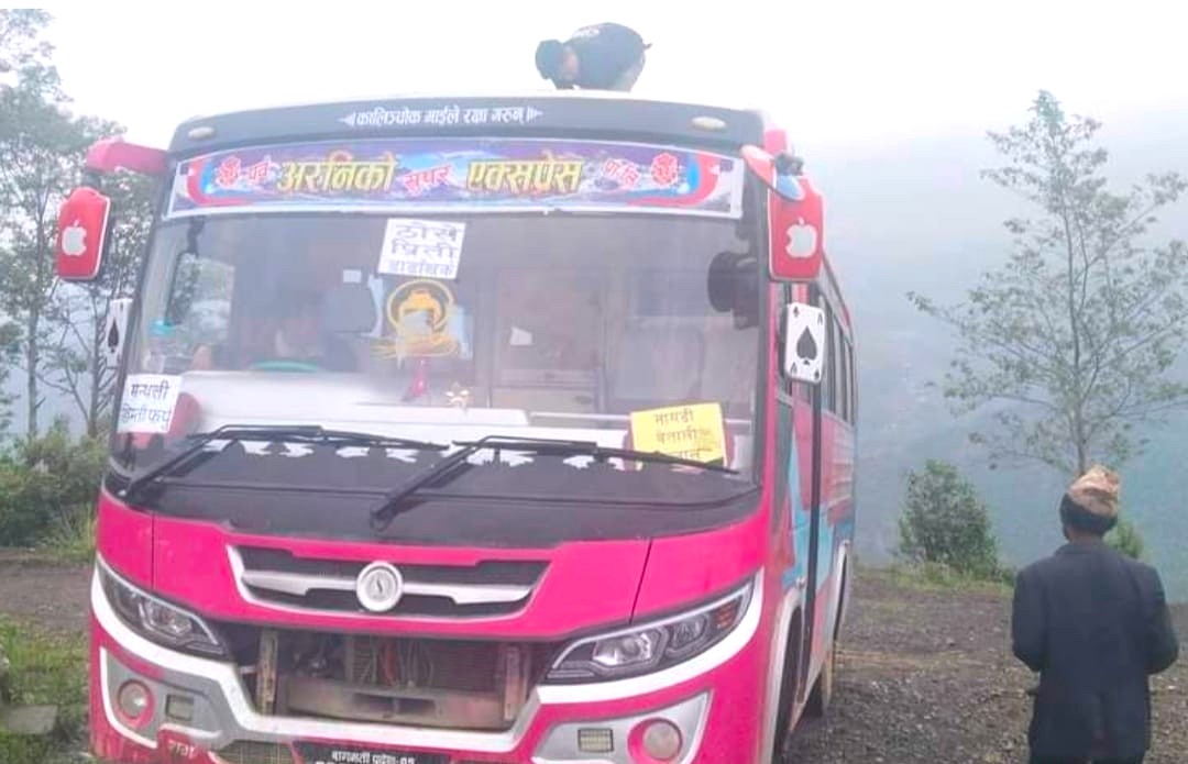तामाकोशी दुर्घटनापछि रोकिएको अरनिको यातायातको बस १५ दिनपछि पुनः सञ्चालन
