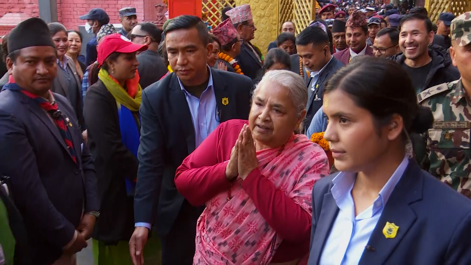 महाशिवरात्रिमा प्रधानमन्त्री कार्कीले गरिन् पशुपतिनाथ मन्दिरको दर्शन