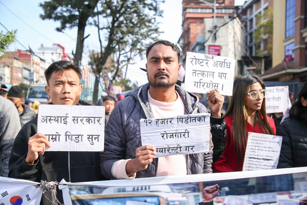 ईपीएस विद्यार्थीहरु सडकमा(तस्विरहरू)