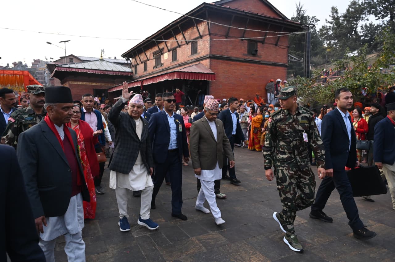 राष्ट्रपति रामचन्द्र पौडेलद्वारा महाशिवरात्रिमा पशुपतिनाथ मन्दिरमा पूजाआराधना