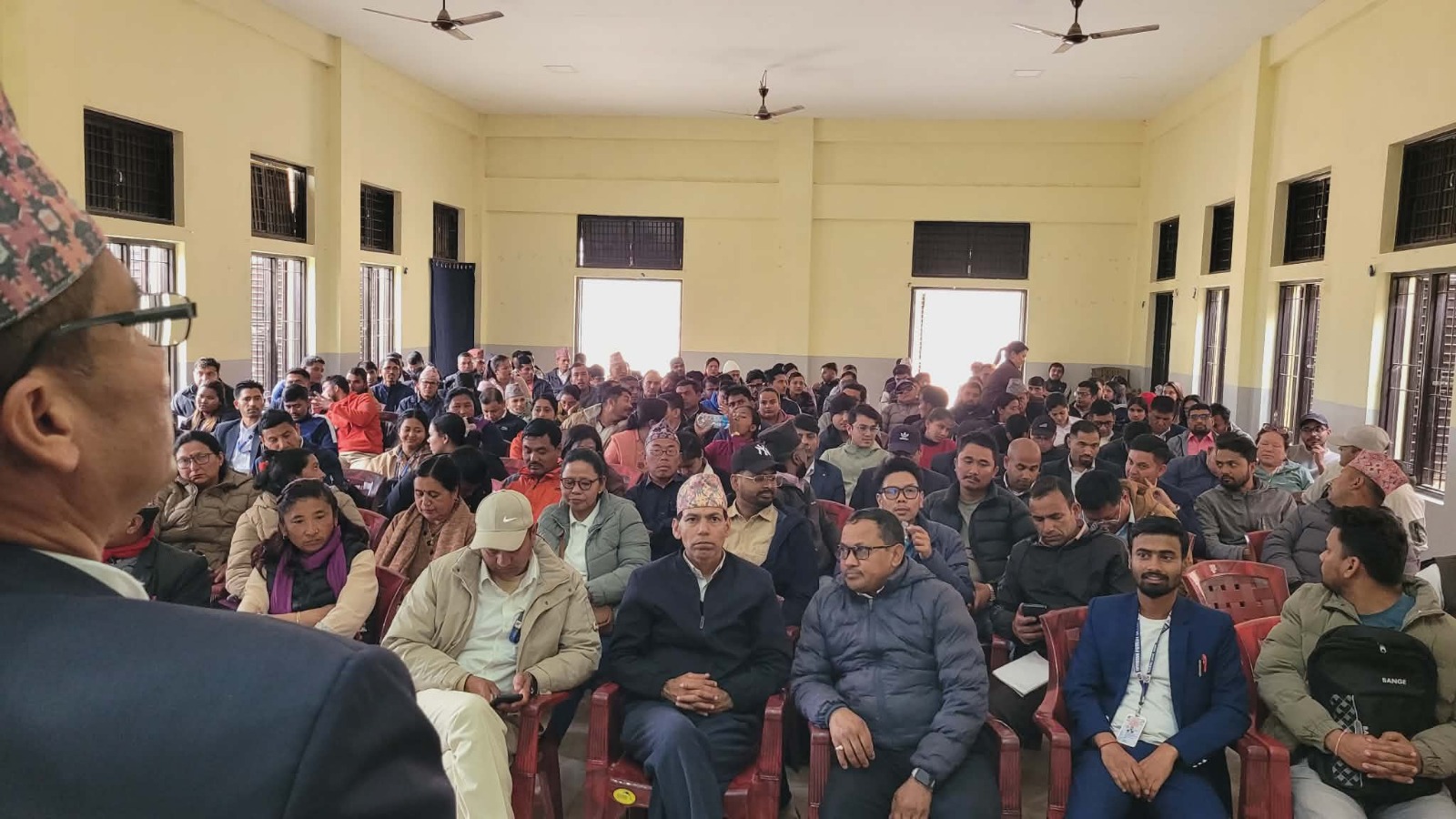 महिला मतदान अधिकृतले सम्हाल्दै छन् रामेछापका ३७ मतदान केन्द्र