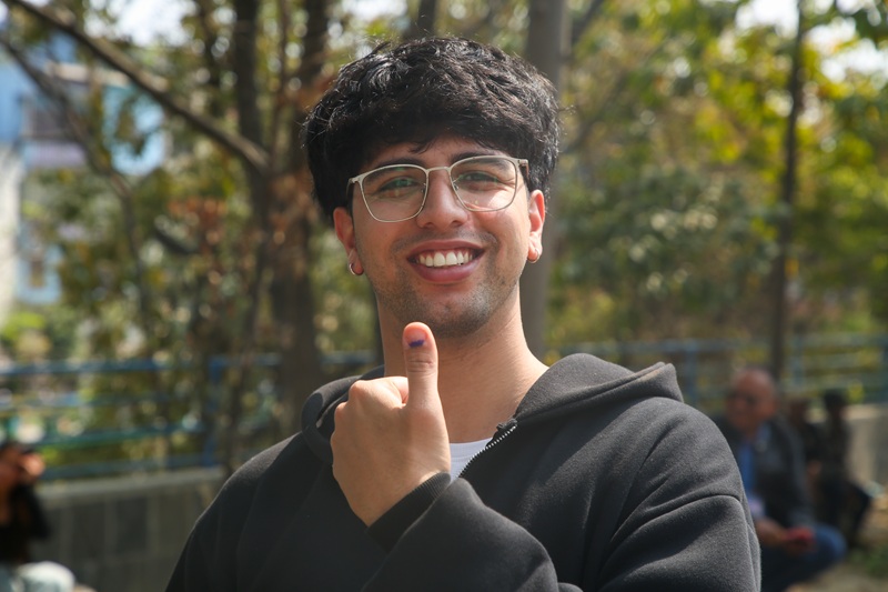 मतदान गर्दा खुसी देखिएका जेनजी र वृद्धहरू (फोटोफिचर)