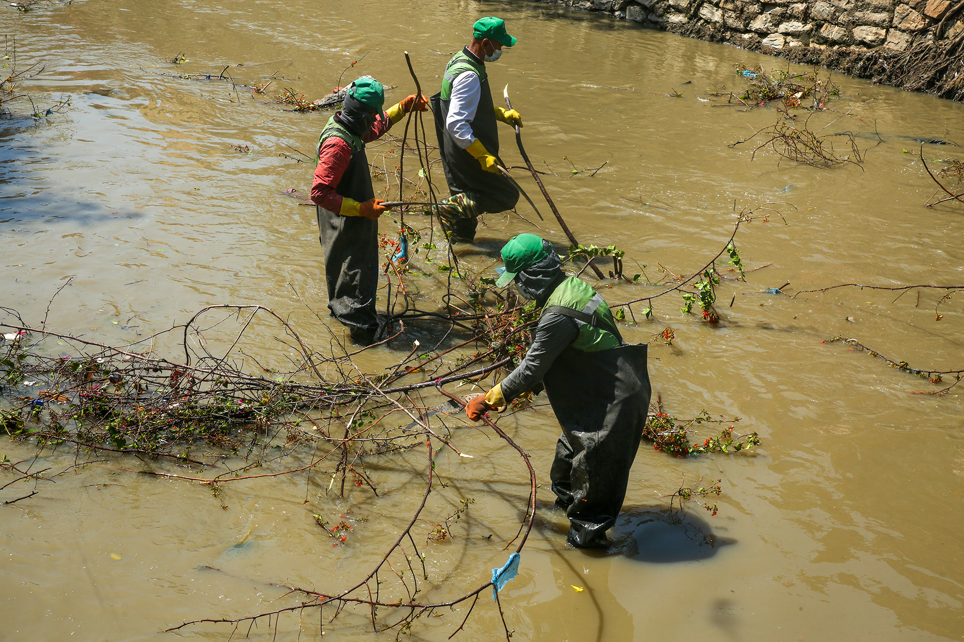 विश्व जल दिवसः धोवी खोलामा सरसफाई (फोटो फिचर)