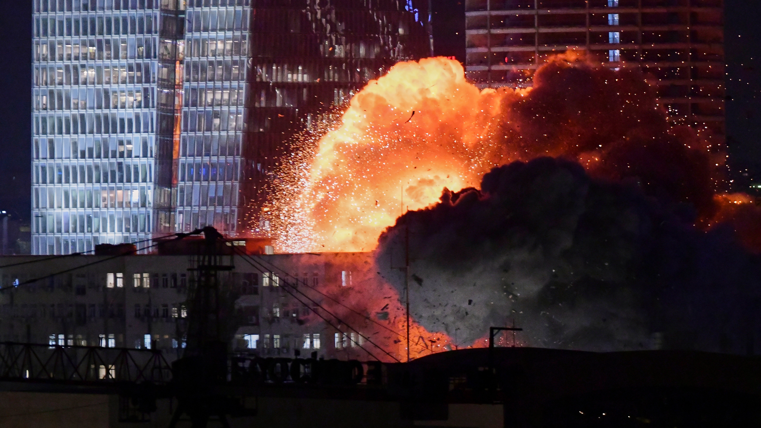 इजरायलमा इरानको भीषण आक्रमण, २ जनाको मृत्यु