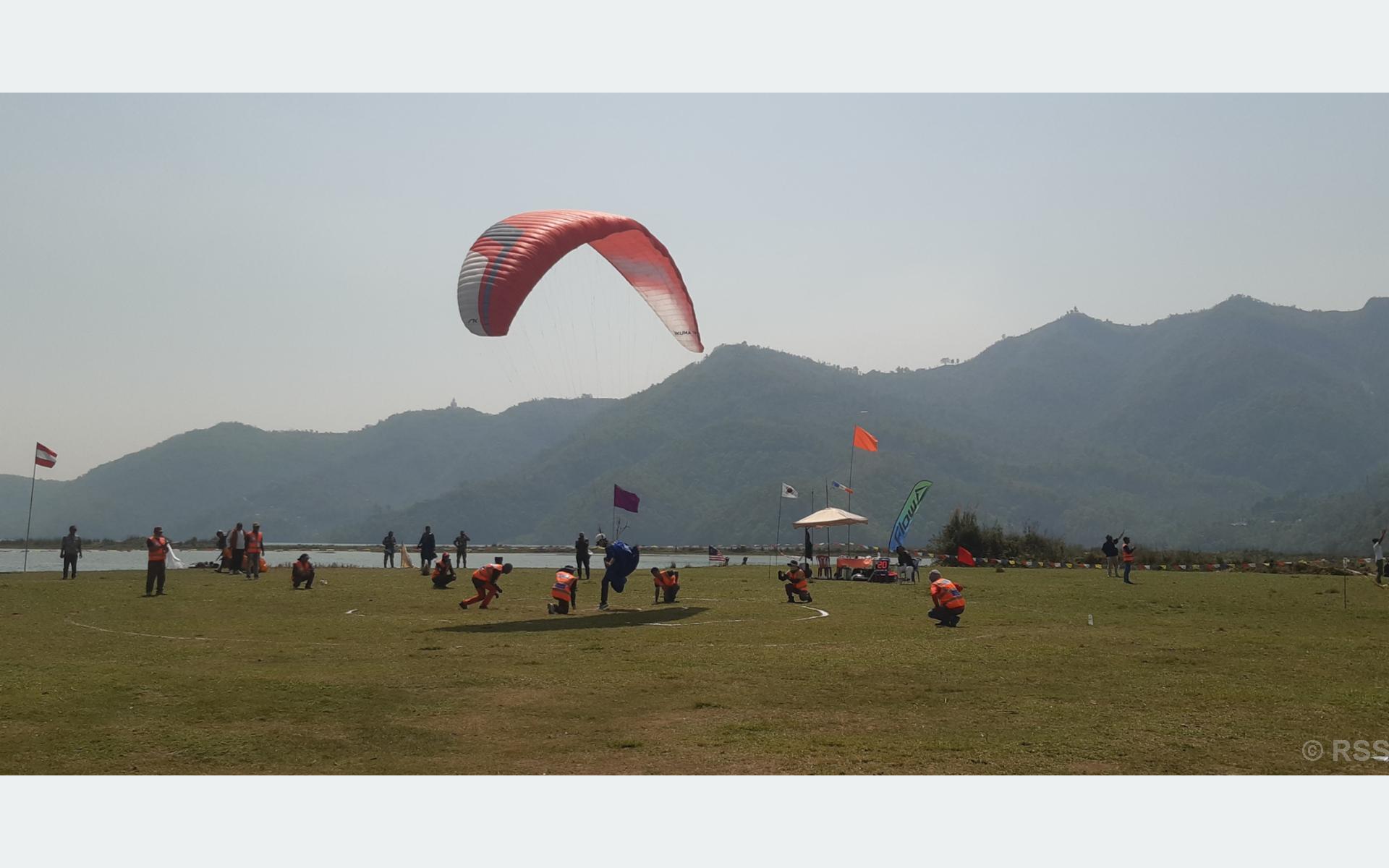 पोखरामा प्याराग्लाइडिङ प्रतियोगिता